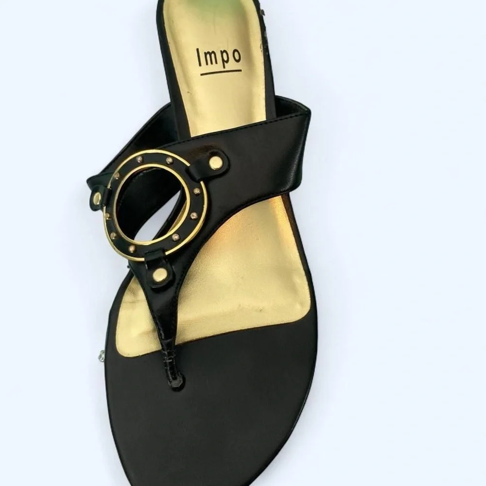 Black with Gold circle detail sandals 6 1/2 Lmpo   black, gold accent